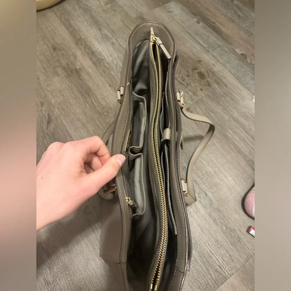 Tory Burch Beige Shoulder Bag - Picture 7 of 9